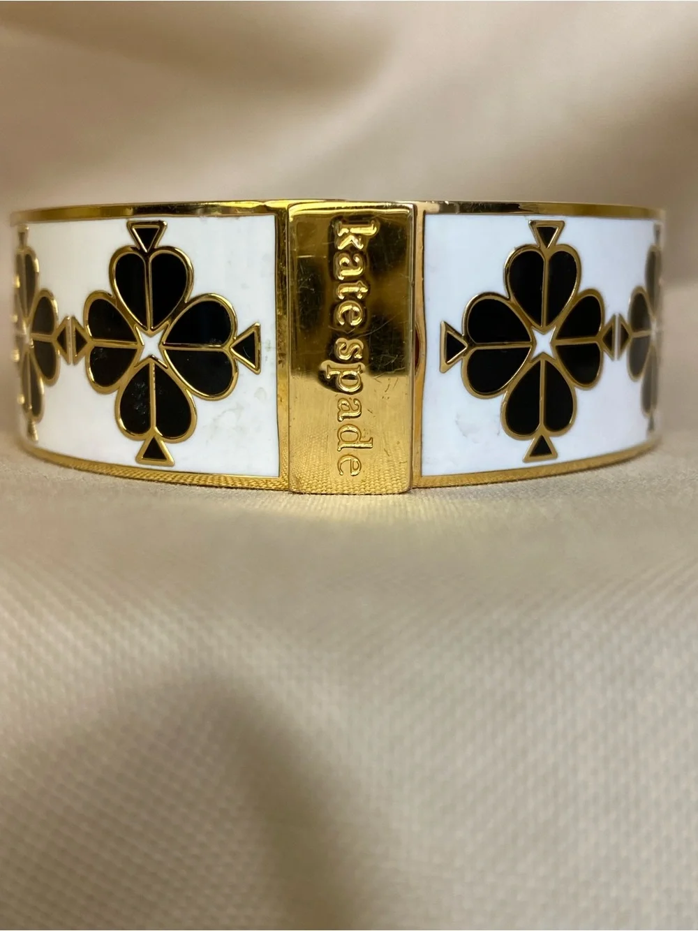 Kate Spade Heritage Spade Hinged Bangle